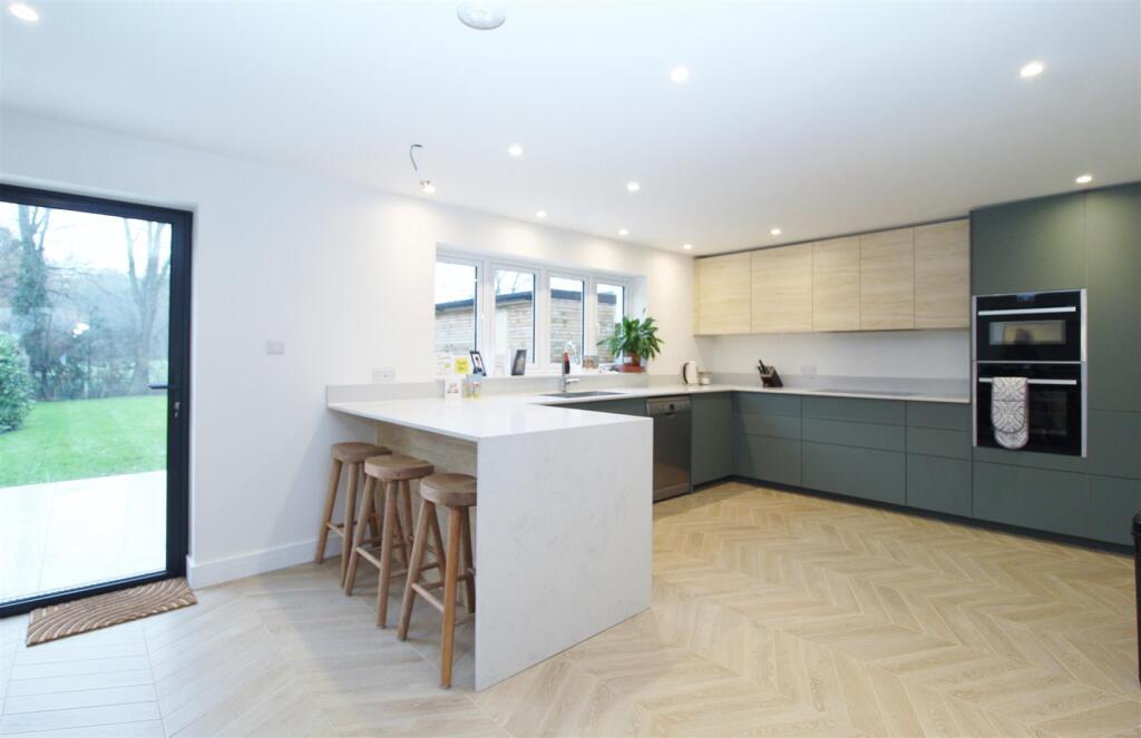 Additional image 3 of Peplins Way, Brookmans Park