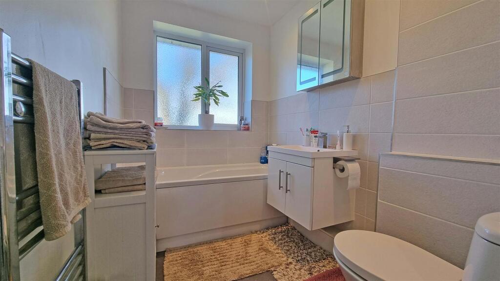 Additional image 7 of Woodleaves, Hollywood