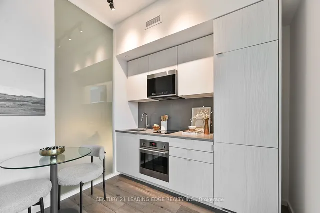 Additional image 14 of 21 Lawren Harris Sq Unit 610