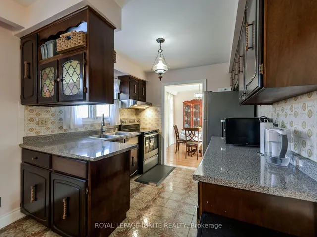 Additional image 16 of 7660 Darcel Ave