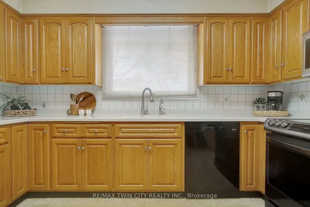 Additional image 15 of 28 Upper Canada Pl