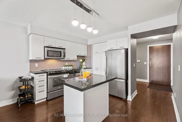 Additional image 6 of 135 Village Green Sq Unit 816