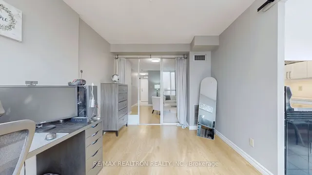 Additional image 31 of 633 Bay St Unit 1008