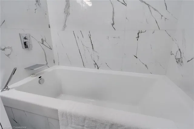 Additional image 30 of 1842 Queen St Unit 204