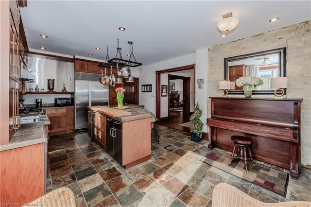 Additional image 17 of 33 Roland St