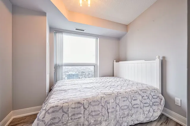 Additional image 33 of 135 Village Green Sq Unit 3422