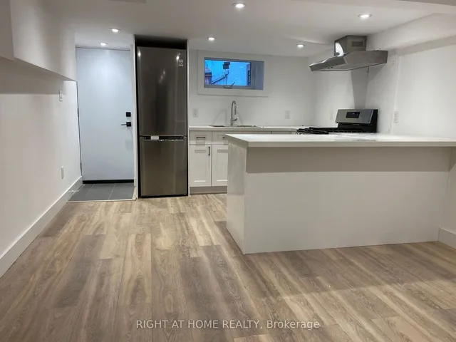 Additional image 10 of 1995 Dundas St