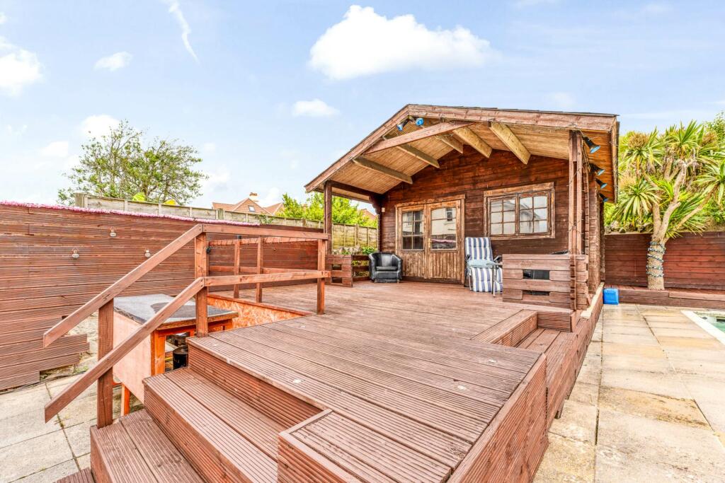 Additional image 11 of Woodland Road, South Ward - Grand Property!