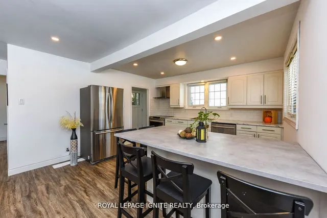 Additional image 5 of 208 Riverplace Cres