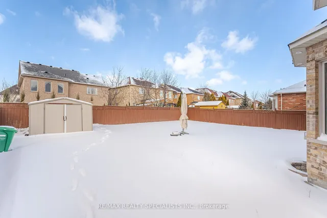 Additional image 39 of 16 Eiffel Blvd