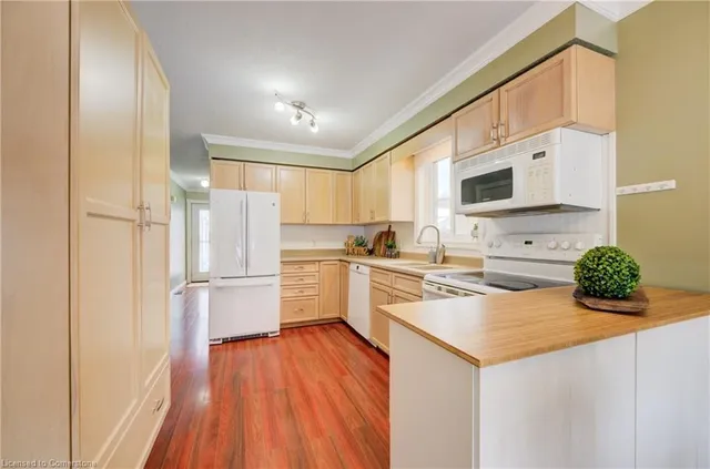 Additional image 29 of 266 Newbury Dr