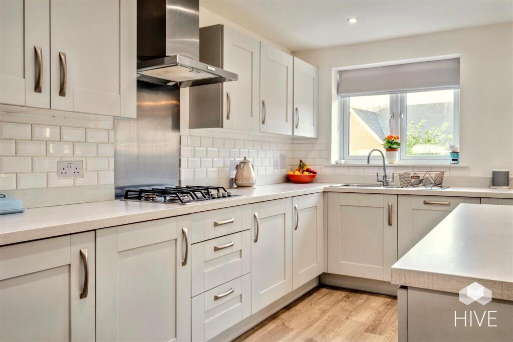 Additional image 8 of Horseshoe Crescent, Ferndown