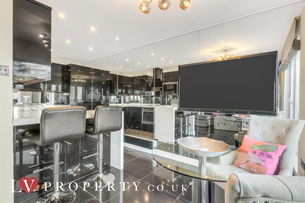 Additional image 5 of Royal Arch Apartments, The Mailbox