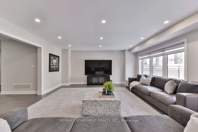 Additional image 37 of 2 Vaudeville Dr