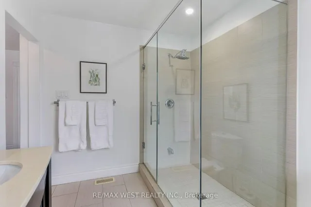 Additional image 30 of 303 Crawford St