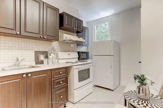 Additional image 8 of 2179 Dundas St