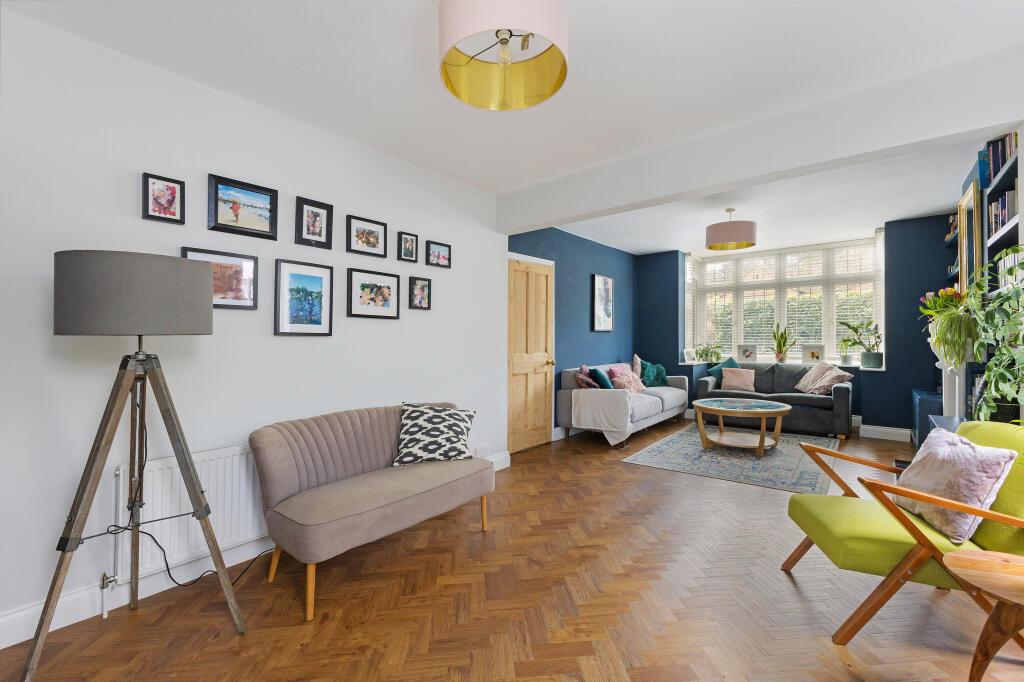 Additional image 13 of Meadow Walk, Harpenden, AL5