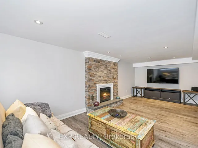 Additional image 30 of 3496 Caplan Cres