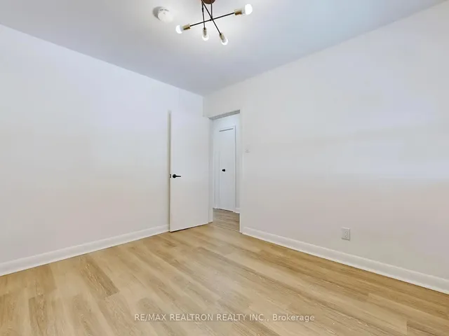 Additional image 19 of 981 Caledonia Rd