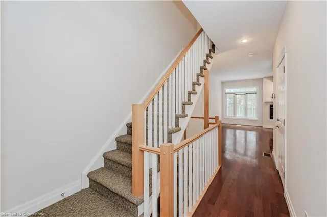 Additional image 11 of 76 Woolwich St Unit 7