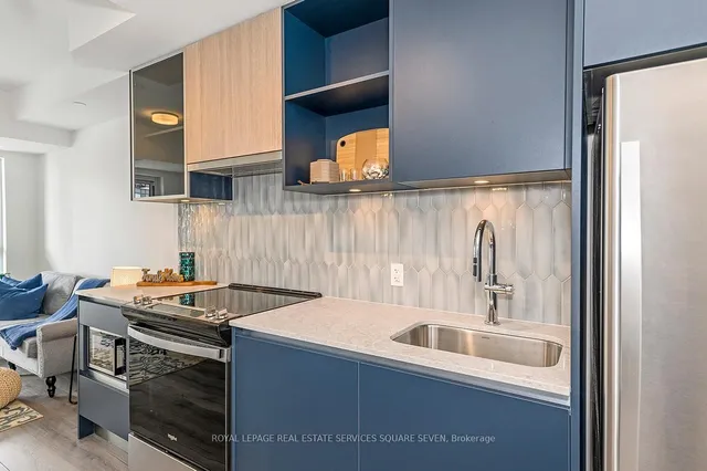 Additional image 11 of 395 Dundas St Unit 820