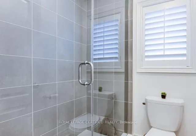 Additional image 31 of 3 Lower Thames Dr