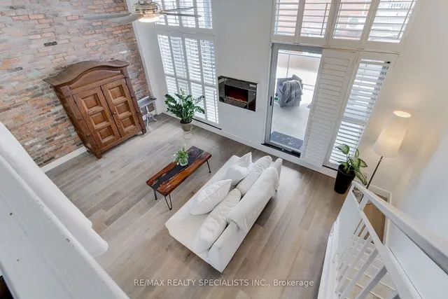 Additional image 23 of 1842 Queen St Unit 204