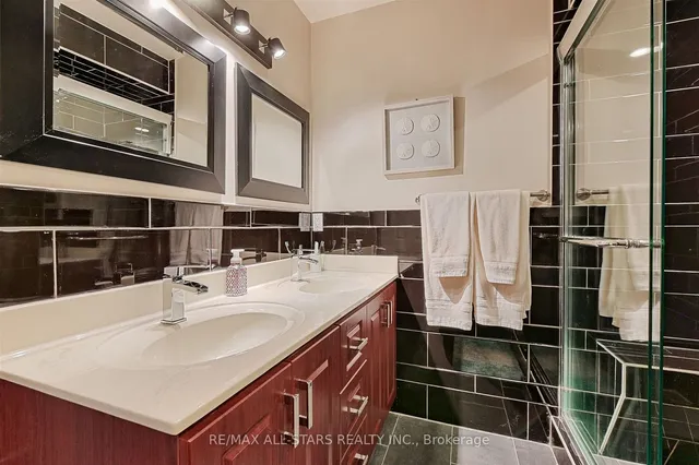 Additional image 25 of 50 Markham Rd Unit 15