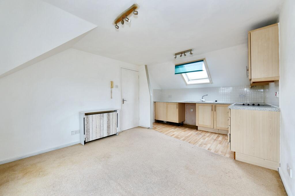 Additional image 4 of Flat 5, 1118 Evesham Road, Astwood Bank, Redditch, Worcestershire, B96 6EA