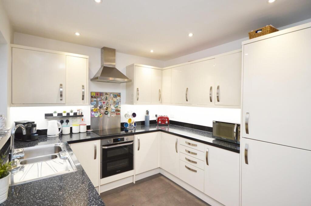 Additional image 2 of Hillview Close, Kingswood