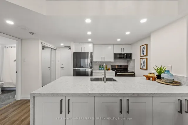 Additional image 3 of 705 King St Unit 612