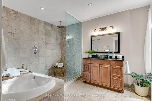 Additional image 20 of 858 Carlaw Ave