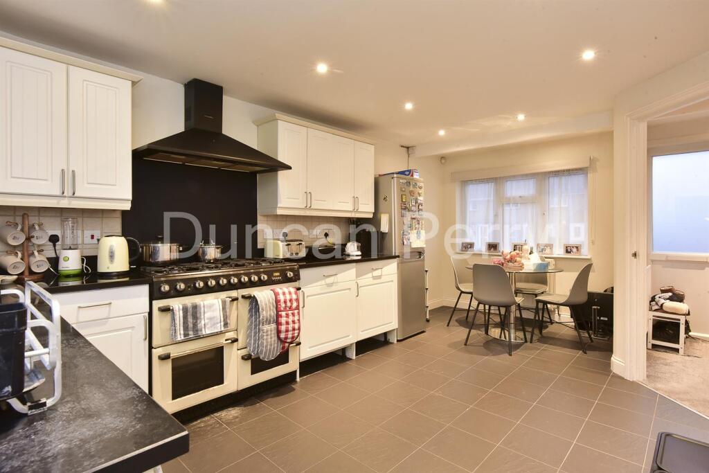 Additional image 12 of Puttocks Drive, Welham Green