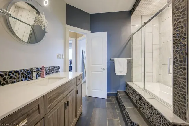 Additional image 24 of 76 Woolwich St Unit 2