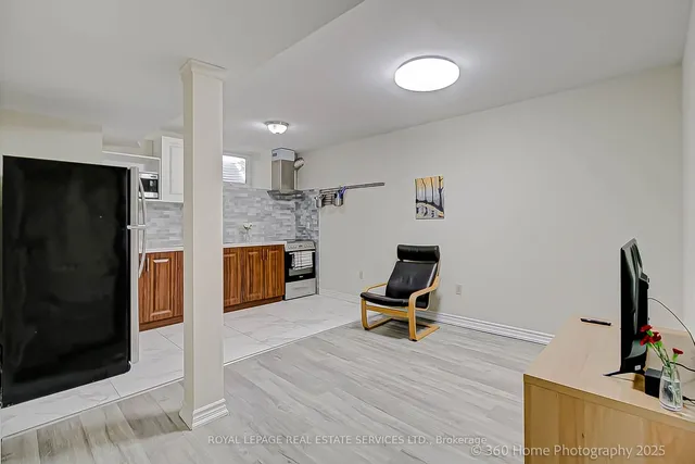 Additional image 29 of 109 High Park Ave