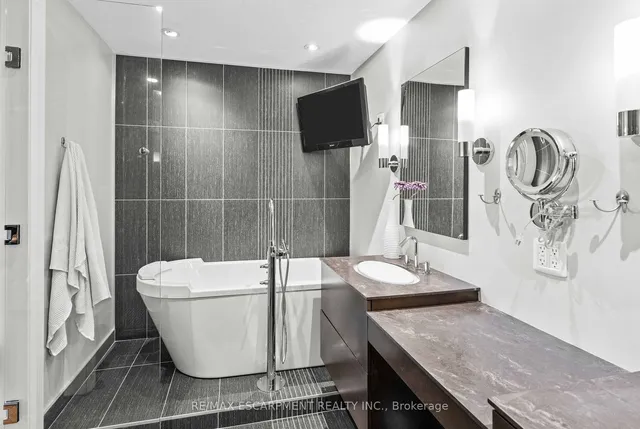 Additional image 17 of 3230 New St Unit 3