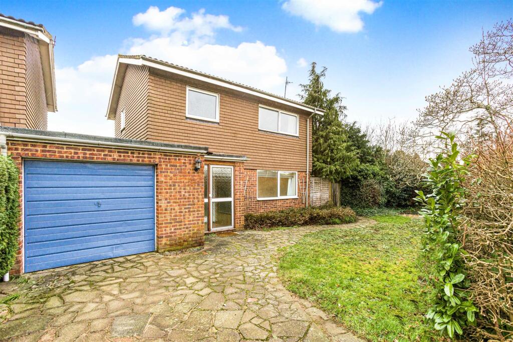 Detached House in Corner Plot