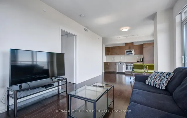 Additional image 5 of 460 Adelaide St Unit 2015