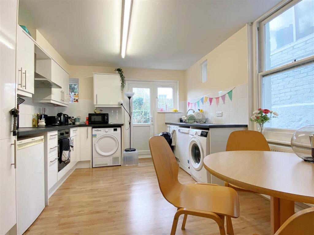 Upper Abbey Road - Next to Hospital