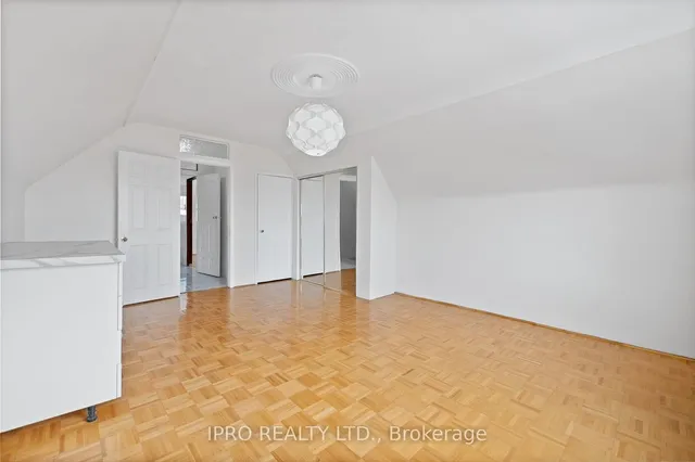 Additional image 33 of 15 Macdonell Ave