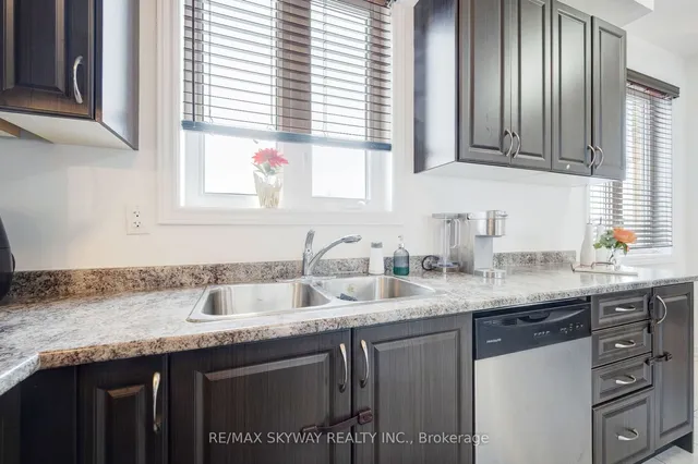 Additional image 10 of 14 Kayak Heights