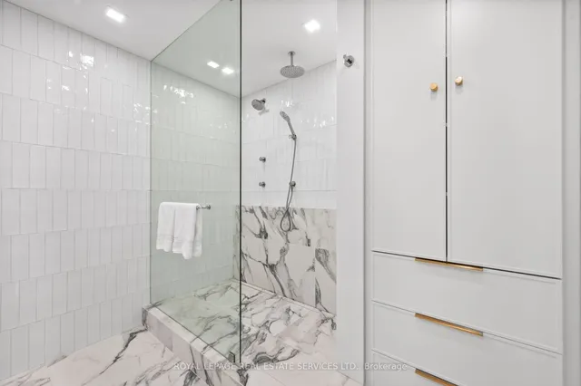 Additional image 21 of 25 Earlington Ave Unit #422