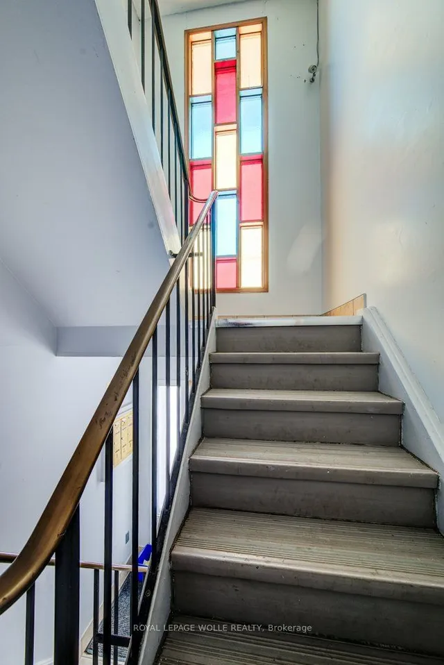 Additional image 12 of 103 Vicmount Dr