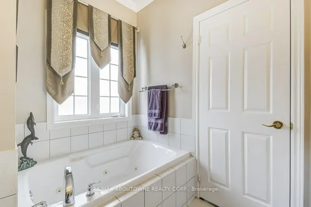 Additional image 19 of 17 Orchard Park Gate Unit 27