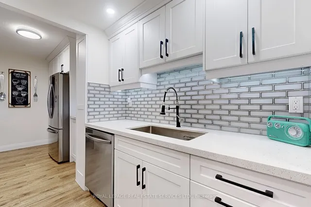 Additional image 4 of 820 Burnhamthorpe Rd Unit 301