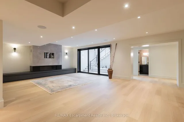 Additional image 32 of 2110 Blyth Cres