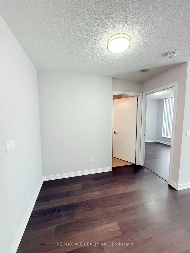 Additional image 11 of 255 Village Green Sq Unit 409