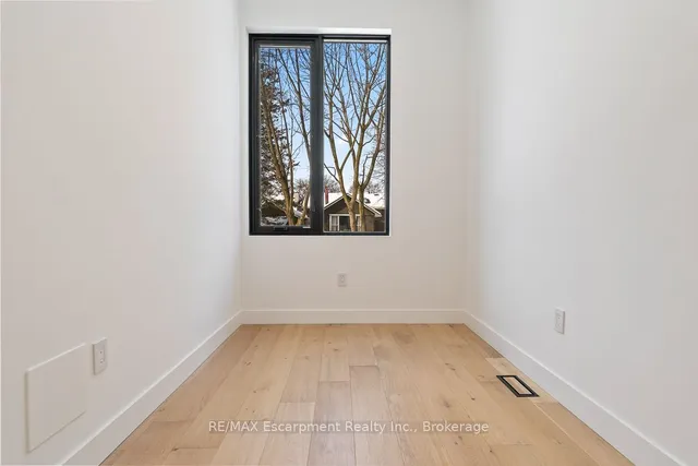 Additional image 11 of 1405 ACTON Cres