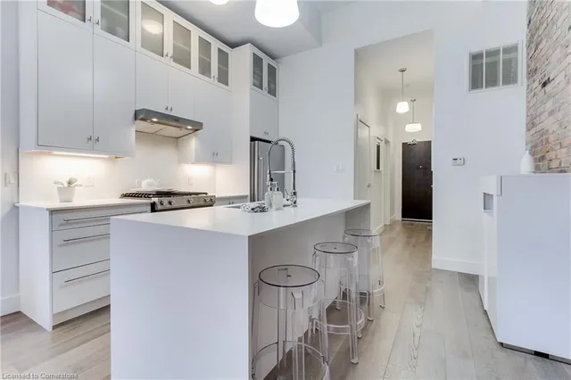 Additional image 8 of 1842 Queen St Unit 204