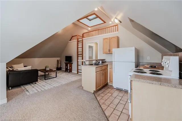 Additional image 31 of 33 Roland St